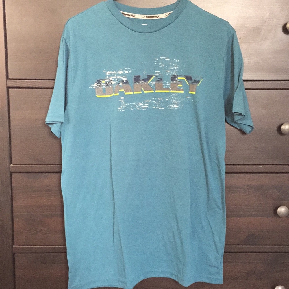 Men’s Oakley t-shirt